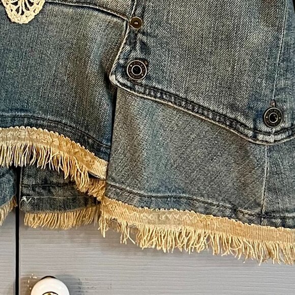 Stretch Denim Distressed Jacket "Embellished" w/Lace, Dollies & Antique Trim. - Picture 11 of 12